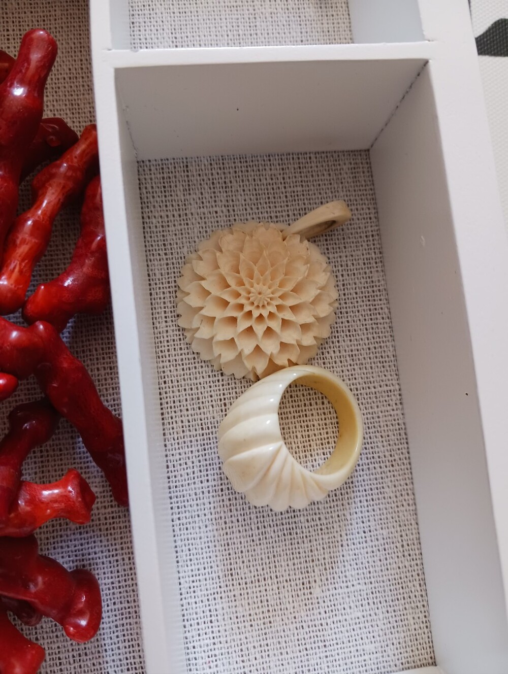 Wooden White Drawer  Jewlery Case With Bone Jewlery - Picture 6 of 16